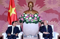 Vicepresidente del Parlamento de Vietnam recibe al ministro de Justicia de Laos