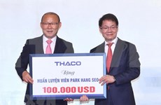 Entrenador Park Hang- seo dona 100 mil dólares al desarrollo del fútbol vietnamita