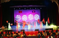 Performance artística promueve amistad especial entre Vietnam y Laos