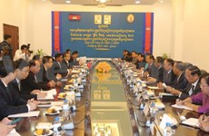 Altos dirigentes camboyanos reciben a delegación partidista vietnamita 