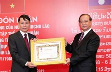 Agencia Vietnamita de Noticias recibe órdenes nobles de Laos