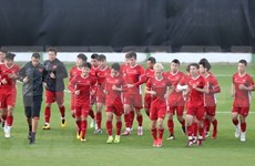 Estimula premier vietnamita al equipo nacional de fútbol antes de su partido decisivo contra Yemen