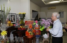 Máximo dirigente de Vietnam rinde tributo al secretario general Nguyen Van Linh