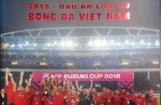 Resaltan hazañas de futbolistas vietnamitas mediante fotolibro temático