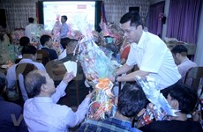 Entregan regalos por el Año Nuevo Lunar a vietnamitas y camboyanos en Phnom Penh