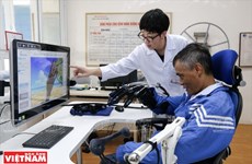 Médico japonés acompaña a los pacientes vietnamitas