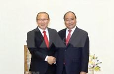 Recibe primer ministro de Vietnam al entrenador surcoreano de fútbol Park Hang-seo