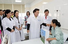 Presidenta parlamentaria de Vietnam resalta el desarrollo de medicina tradicional