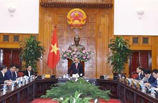 Premier vietnamita aboga por impulsar desarrollo de sector automovilístico nacional
