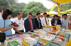 Inauguran feria de libros en ocasión del Festival del Templo de Reyes Hung