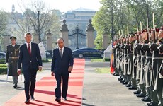 Reciben en República Checa con honores al primer ministro de Vietnam