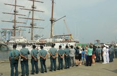 Buque escuela de la Armada de Vietnam concluye visita a Indonesia 