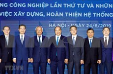 Insta premier de Vietnam a perfeccionar marco legal en medio de la revolución industrial