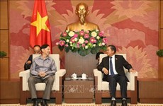 Recibe dirigente parlamentario de Vietnam a una delegación del Instituto de Estudios Legislativos de Laos