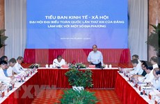 Insta primer ministro vietnamita a movilizar recursos para el desarrollo de provincias centrales