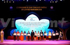Premian en Vietnam a las mejores empresas turísticas 