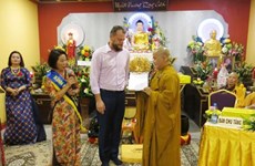 Festeja comunidad vietnamita en República Checa ceremonia budista de gratitud