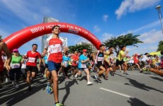 Recaudan empresarios británicos en Vietnam fondo caritativo a través de maratón 