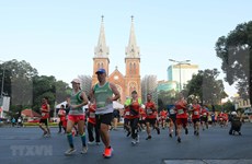 Casi 13 mil atletas competen en maratón internacional en Ciudad Ho Chi Minh