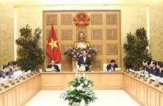 Premier vietnamita exige medidas drásticas para lograr crecimiento económico pese a impactos de COVID-19