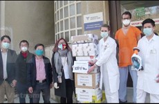 Vietnamitas donan miles de artículos médicos a hospitales checos 