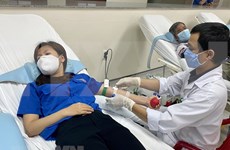 Pobladores de provincia de Ninh Binh donan sangre en medio de epidemia 