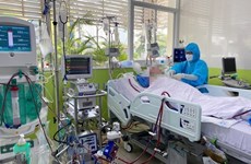 A contrarreloj, búsqueda de donante para el paciente más grave de COVID-19 en Vietnam
