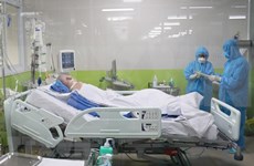 Los pulmones del paciente más crítico de COVID-19 en Vietnam se recuperan en un 50 por ciento