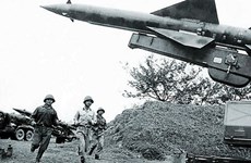 Exposición destaca valentía de la Fuerza de Defensa Aérea-antiaérea de Vietnam