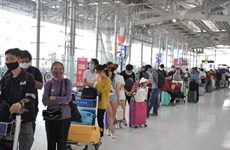 Recibe Vietnam a otros 340 ciudadanos varados en Tailandia