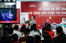 Entregan premios del concurso fotográfico "Resiliente Vietnam"