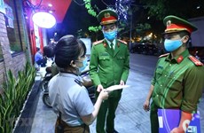Premier de Vietnam llama a evitar la autocomplacencia entre la población en la lucha contra el COVID-19