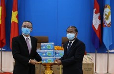 Vietnam otorga mascarillas al Partido Popular de Camboya para combatir COVID-19