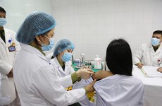 Vietnam aprueba vacuna británica de Astra Zeneca en combate contra el COVID-19