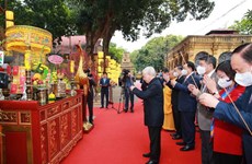 Máximo dirigente de Vietnam rinde tributo a héroes y mártires en ocasión del Tet