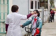 Estudiantes de provincia vietnamita vuelven a la escuela tras restricciones por el COVID-19