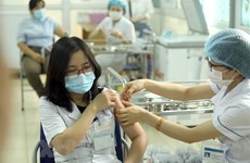 Reciben más de 35 mil personas vacuna contra COVID-19 en Vietnam 