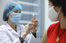 Más de 48 mil vietnamitas inyectados con vacuna contra el COVID-19