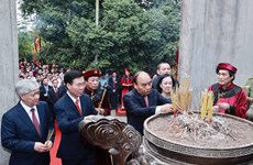 Rinde presidente de Vietnam tributo a legendarios fundadores de la nación