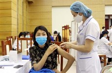 Vietnam acelera vacunación contra la epidemia de COVID-19