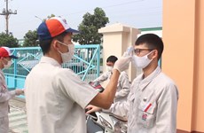Exigen evitar propagación de COVID-19 en zonas industriales de Vietnam