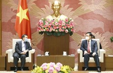 Recibe presidente del Parlamento de Vietnam a embajador de Laos 