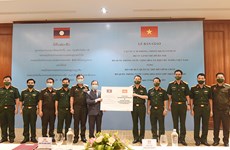 Fuerza militar de Hanoi ayuda a amigos laosianos a combatir el COVID-19