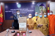 Sangha Budista de Ciudad Ho Chi Minh dona 33 ventiladores a la India