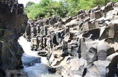 Descubren arroyo con rocas de más de 100 millones de años en provincia vietnamita