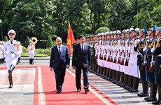 Presidente de Vietnam da la bienvenida al máximo dirigente de Laos