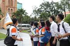 Apoyan a guías turísticos afectados por COVID-19 en Vietnam