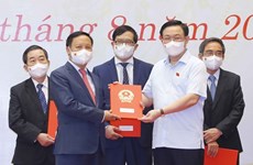 Presidente de Asamblea Nacional de Vietnam destaca aportes de diputados retirados