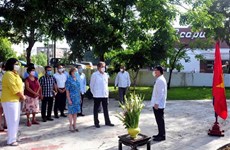Rinden homenaje al Presidente Ho Chi Minh en su Monumento en La Habana