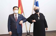 Presidente del Parlamento de Vietnam se reúne con su homóloga finlandesa 